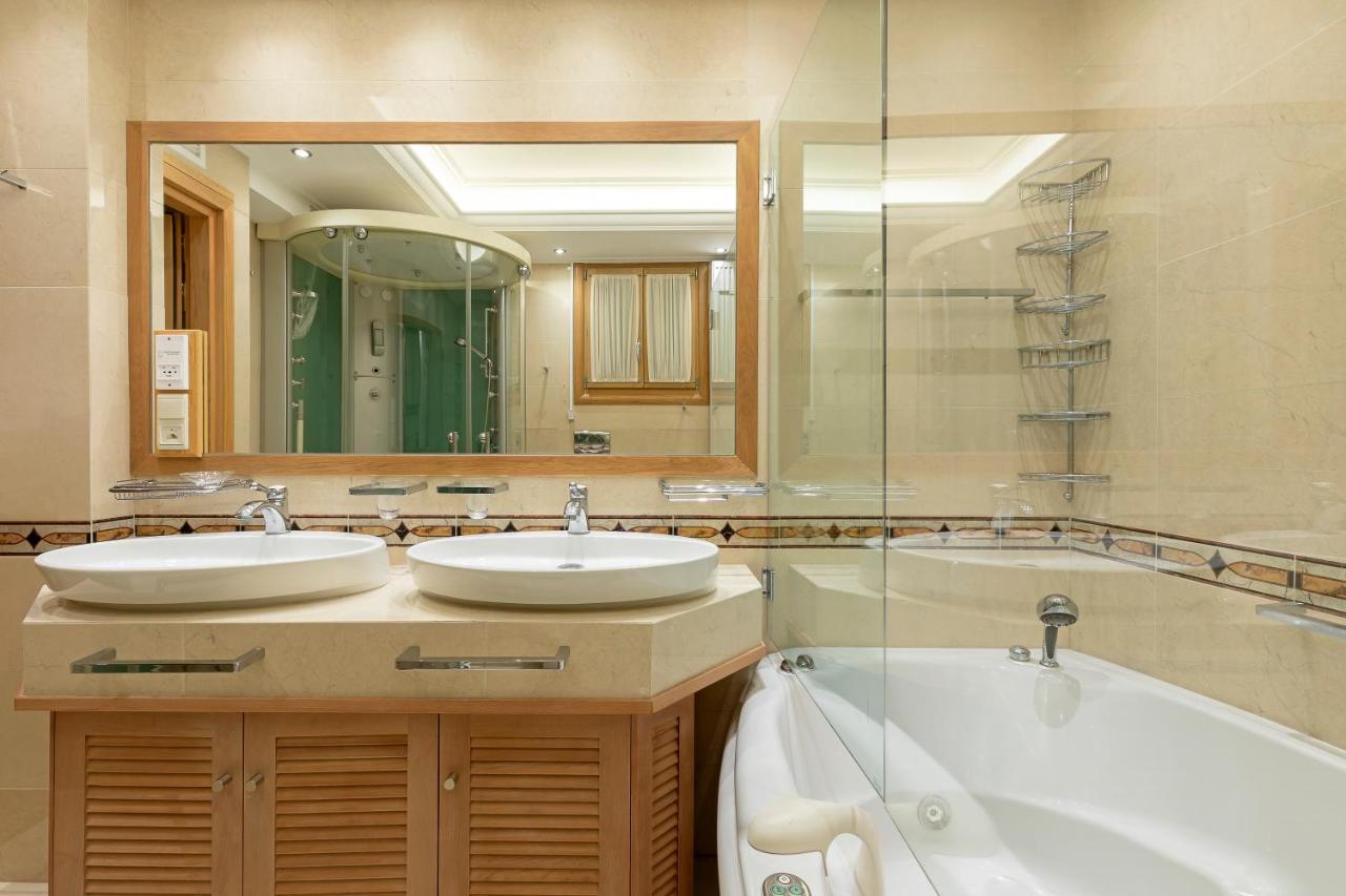 Vouliagmeni'S Elegance By Acropolis Suites アテネ エクステリア 写真