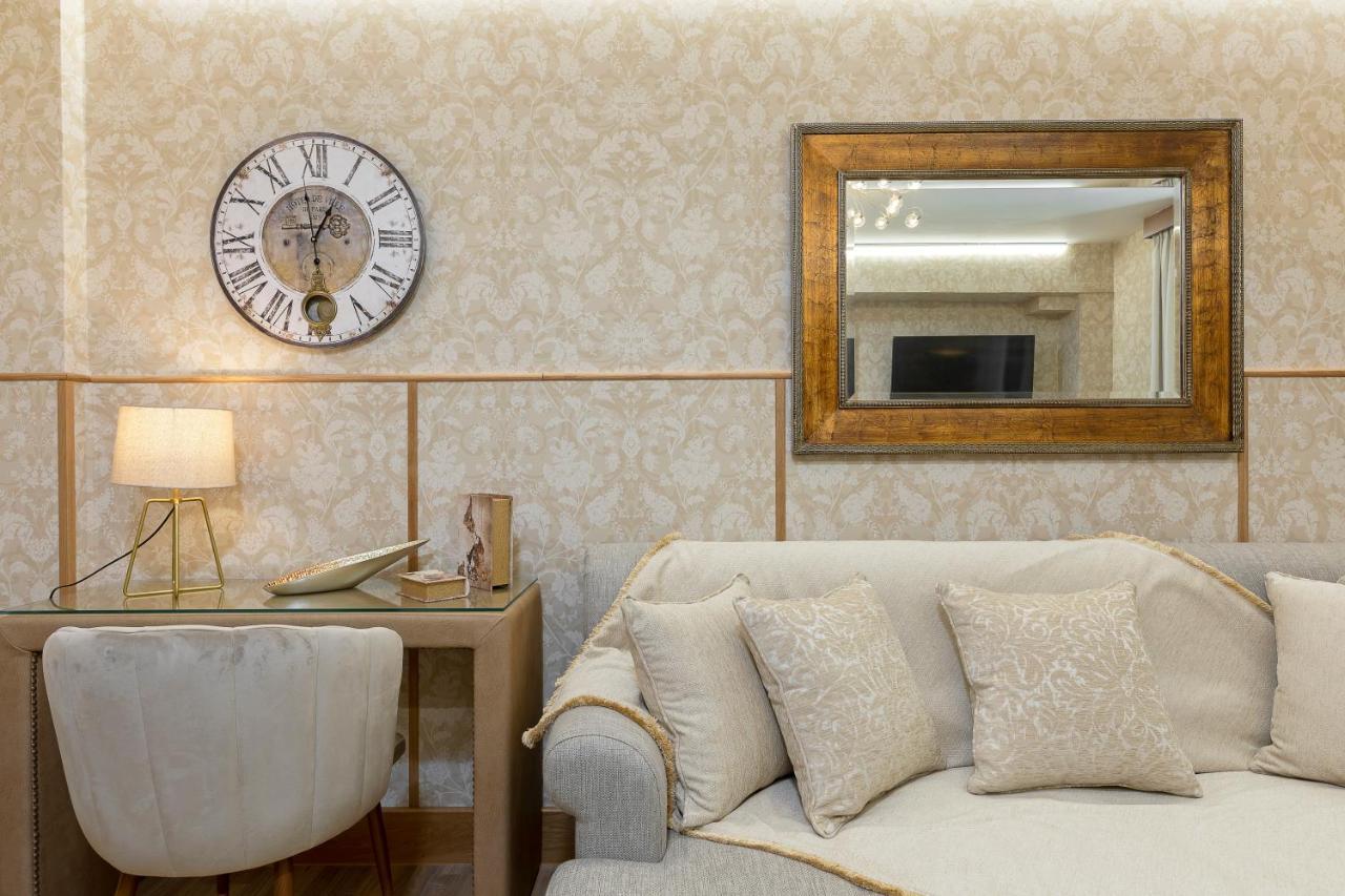 Vouliagmeni'S Elegance By Acropolis Suites アテネ エクステリア 写真